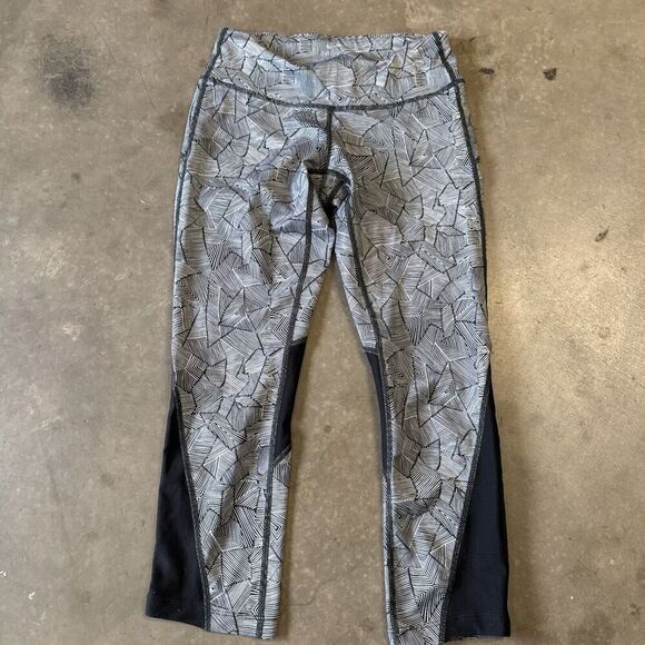 Nike Dri Fit Cropped Legging XS Black White Geometric Mesh‎ Workout Gym Running - Picture 1 of 13